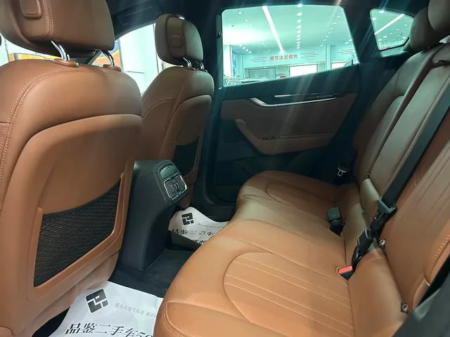 Maserati Levante 2019 3.0T 350Hp Standard Edition China V interior photo 7 Maserati Levante 2019 3.0T 350Hp Standard Edition China V interior photo 7