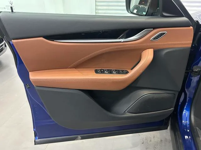 Maserati Levante 2019 3.0T 350Hp Standard Edition China V interior photo 8 Maserati Levante 2019 3.0T 350Hp Standard Edition China V interior photo 8