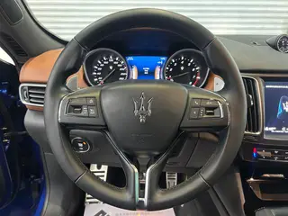Maserati Levante 2019 3.0T 350Hp Standard Edition China V interior photo 9 Maserati Levante 2019 3.0T 350Hp Standard Edition China V interior photo 9