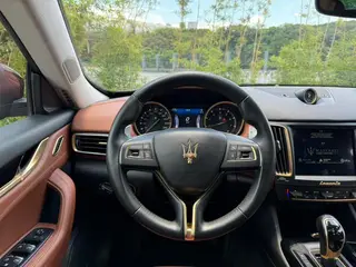 Maserati Levante 2016 3.0T Levante interior photo 8 Maserati Levante 2016 3.0T Levante interior photo 8