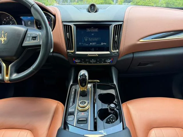 Maserati Levante 2016 3.0T Levante interior photo 10 Maserati Levante 2016 3.0T Levante interior photo 10