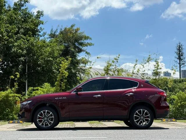 Maserati Levante 2016 3.0T Levante interior photo 12 Maserati Levante 2016 3.0T Levante interior photo 12