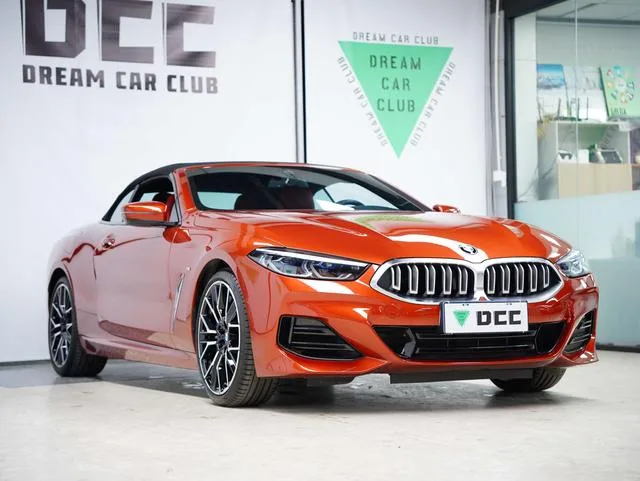 BMW 8 Series 2022 840i Convertible Coupe M Sports suit interior photo 16 BMW 8 Series 2022 840i Convertible Coupe M Sports suit interior photo 16