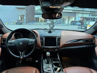 Maserati Levante 2019 3.0T 350Hp Versión estándar País V exterior foto 4 Maserati Levante 2019 3.0T 350Hp Versión estándar País V exterior foto 4