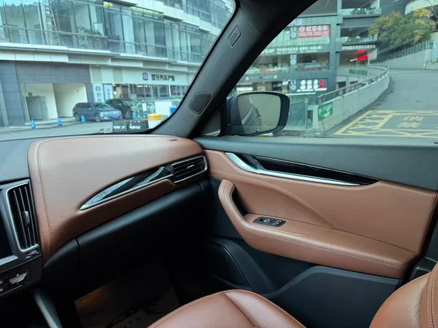Maserati Levante 2019 3.0T 350Hp Versión estándar País V interior foto 12 Maserati Levante 2019 3.0T 350Hp Versión estándar País V interior foto 12