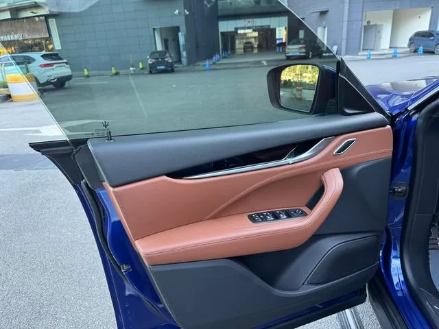 Maserati Levante 2019 3.0T 350Hp Versión estándar País V interior foto 17 Maserati Levante 2019 3.0T 350Hp Versión estándar País V interior foto 17