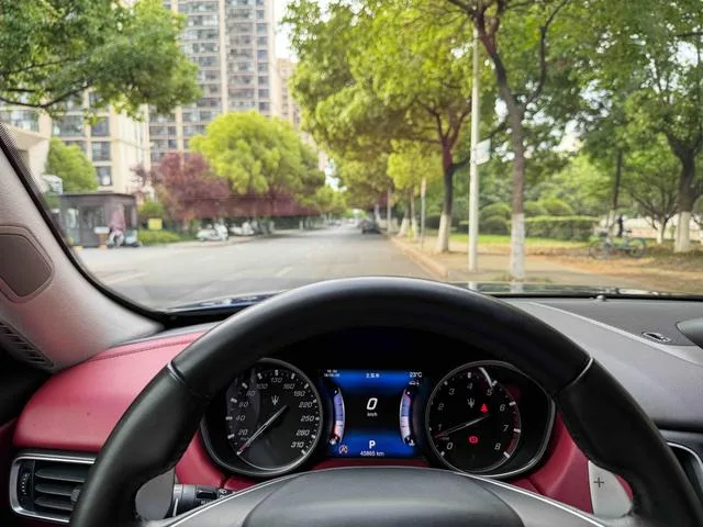 Maserati Levante 2018 3.0T Classic Edition interior photo 11 Maserati Levante 2018 3.0T Classic Edition interior photo 11