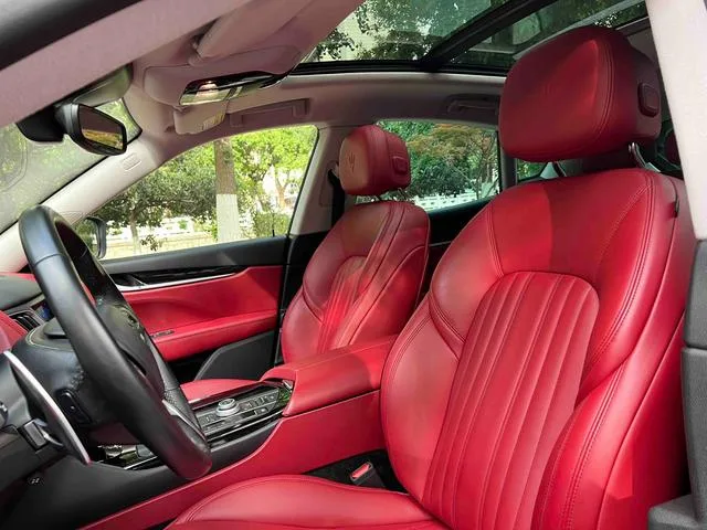 Maserati Levante 2018 3.0T Classic Edition interior photo 12 Maserati Levante 2018 3.0T Classic Edition interior photo 12