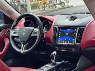 Maserati Levante 2018 3.0T Classic Edition interior photo 13 Maserati Levante 2018 3.0T Classic Edition interior photo 13