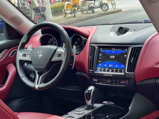 Maserati Levante 2018 3.0T Classic Edition interior photo 13 Maserati Levante 2018 3.0T Classic Edition interior photo 13