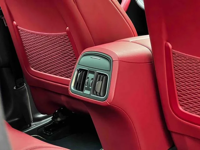 Maserati Levante 2018 3.0T Classic Edition interior photo 14 Maserati Levante 2018 3.0T Classic Edition interior photo 14
