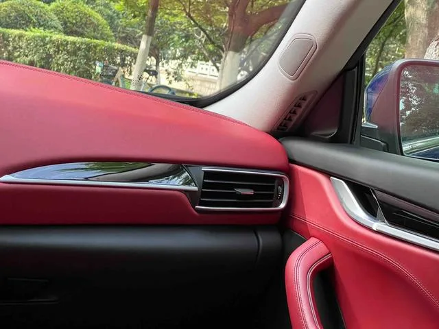 Maserati Levante 2018 3.0T Classic Edition interior photo 15 Maserati Levante 2018 3.0T Classic Edition interior photo 15