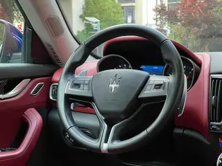 Maserati Levante 2018 3.0T Classic Edition interior photo 18 Maserati Levante 2018 3.0T Classic Edition interior photo 18