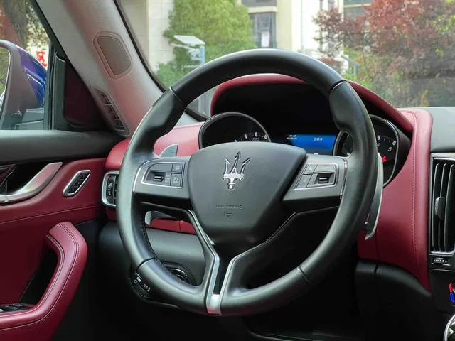 Maserati Levante 2018 3.0T Classic Edition interior photo 18 Maserati Levante 2018 3.0T Classic Edition interior photo 18