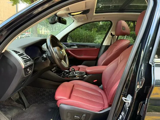 BMW X3 2022 Restyling xDrive25i M Sports suit interior photo 6 BMW X3 2022 Restyling xDrive25i M Sports suit interior photo 6