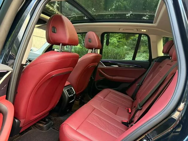 BMW X3 2022 Restyling xDrive25i M Sports suit interior photo 7 BMW X3 2022 Restyling xDrive25i M Sports suit interior photo 7