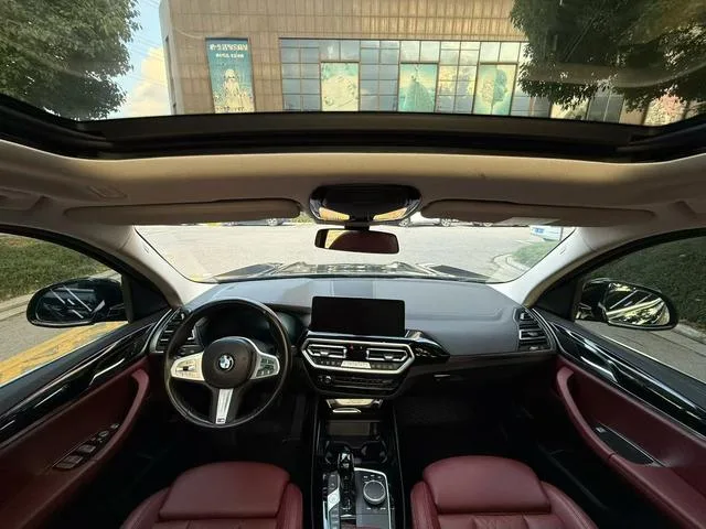 BMW X3 2022 Restyling xDrive25i M Sports suit interior photo 8 BMW X3 2022 Restyling xDrive25i M Sports suit interior photo 8