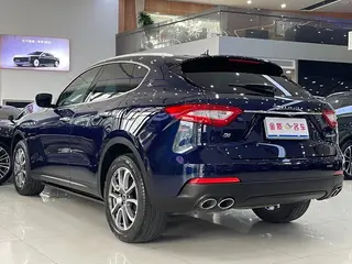 Maserati Levante 2019 3.0T 350Hp Version standard Pays V extérieur photo 6 Maserati Levante 2019 3.0T 350Hp Version standard Pays V extérieur photo 6