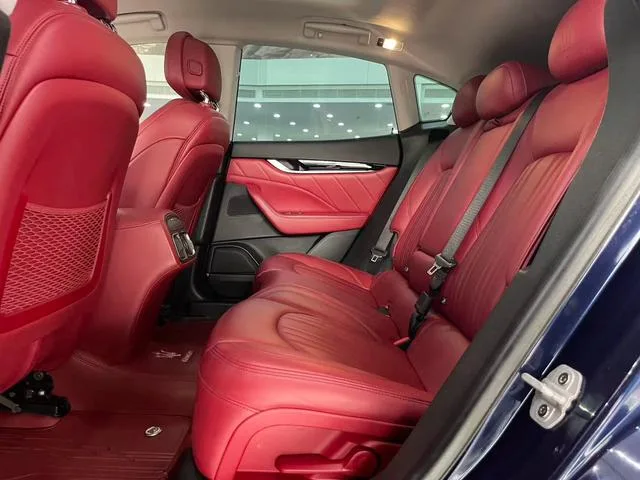 Maserati Levante 2019 3.0T 350Hp Version standard Pays V extérieur photo 8 Maserati Levante 2019 3.0T 350Hp Version standard Pays V extérieur photo 8