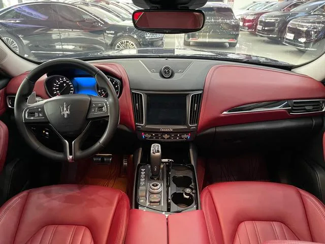 Maserati Levante 2019 3.0T 350Hp Version standard Pays V extérieur photo 9 Maserati Levante 2019 3.0T 350Hp Version standard Pays V extérieur photo 9