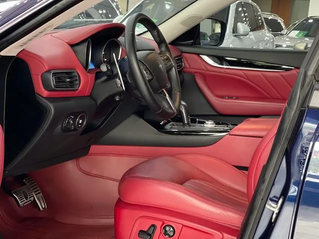 Maserati Levante 2019 3.0T 350Hp Version standard Pays V intérieur photo 16 Maserati Levante 2019 3.0T 350Hp Version standard Pays V intérieur photo 16