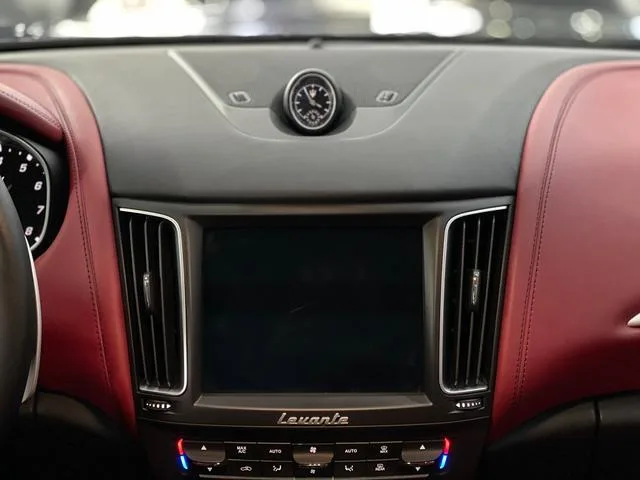 Maserati Levante 2019 3.0T 350Hp Version standard Pays V intérieur photo 17 Maserati Levante 2019 3.0T 350Hp Version standard Pays V intérieur photo 17