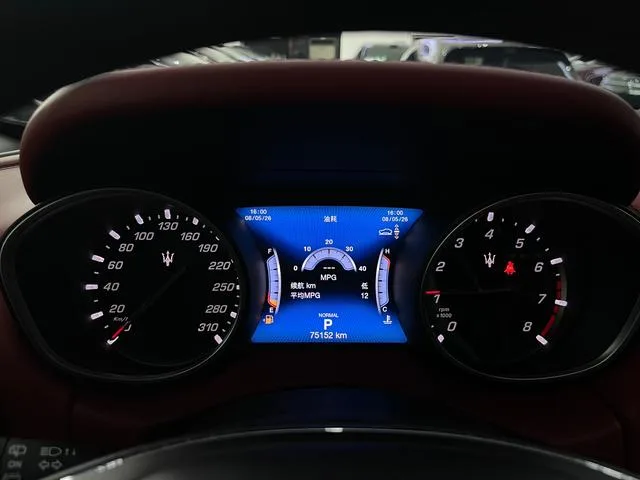 Maserati Levante 2019 3.0T 350Hp Version standard Pays V intérieur photo 20 Maserati Levante 2019 3.0T 350Hp Version standard Pays V intérieur photo 20