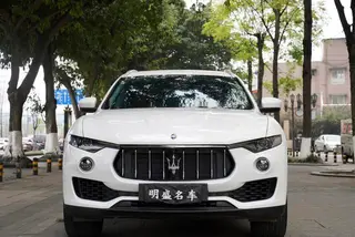 Maserati Levante 2018 3.0T 350Hp Standard Edition exterior photo 2 Maserati Levante 2018 3.0T 350Hp Standard Edition exterior photo 2
