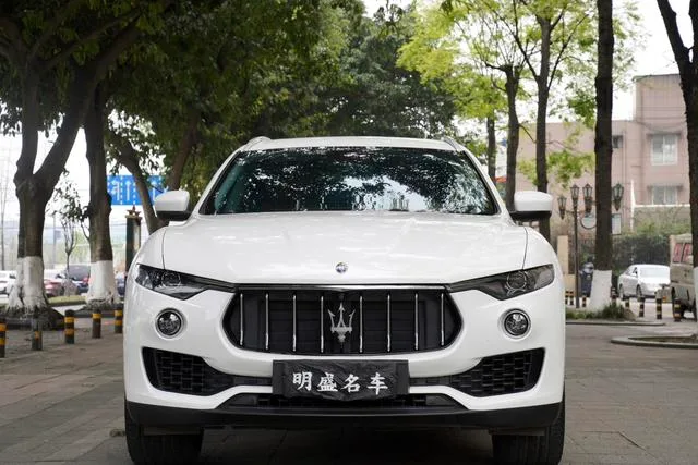 Maserati Levante 2018 3.0T 350Hp Standard Edition exterior photo 2 Maserati Levante 2018 3.0T 350Hp Standard Edition exterior photo 2