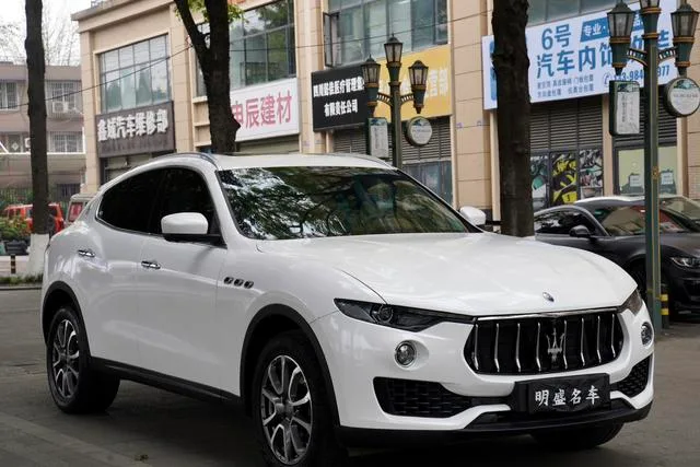Maserati Levante 2018 3.0T 350Hp Standard Edition exterior photo 3 Maserati Levante 2018 3.0T 350Hp Standard Edition exterior photo 3