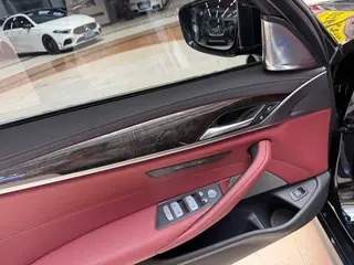 BMW 5 Series 2022 Segundo cambio 525Li M Conjunto deportivo exterior foto 8 BMW 5 Series 2022 Segundo cambio 525Li M Conjunto deportivo exterior foto 8