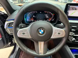 BMW 5 Series 2022 Segundo cambio 525Li M Conjunto deportivo exterior foto 10 BMW 5 Series 2022 Segundo cambio 525Li M Conjunto deportivo exterior foto 10
