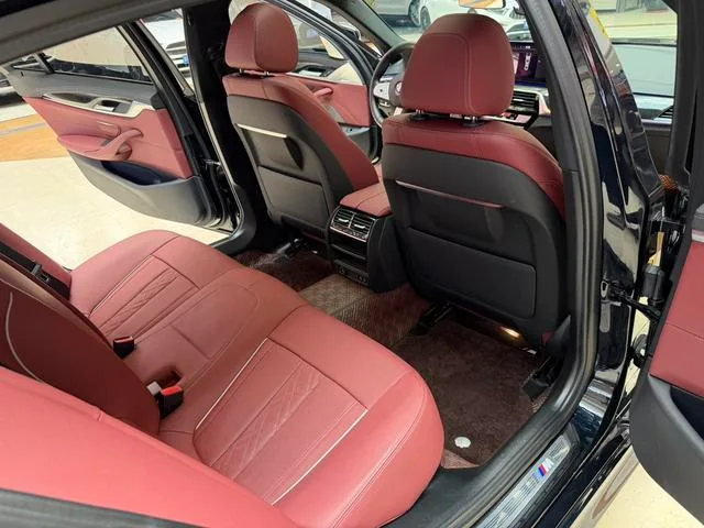 BMW 5 Series 2022 Segundo cambio 525Li M Conjunto deportivo interior foto 20 BMW 5 Series 2022 Segundo cambio 525Li M Conjunto deportivo interior foto 20