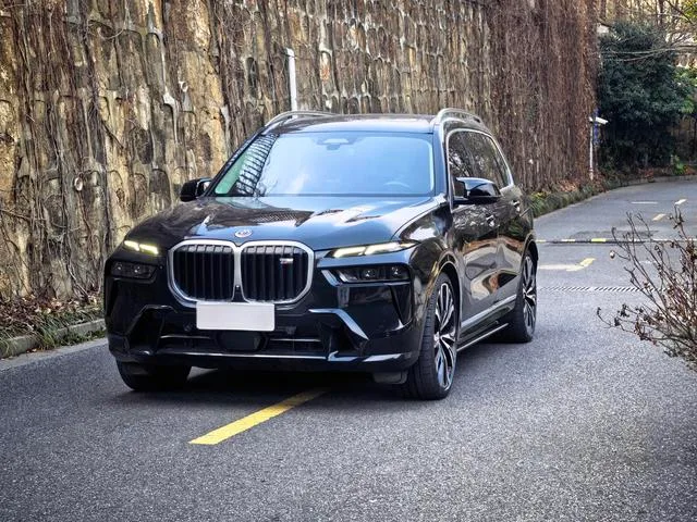 BMW X7 2023 xDrive M60i exterior foto 1 BMW X7 2023 xDrive M60i exterior foto 1