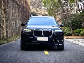 BMW X7 2023 xDrive M60i exterior foto 2 BMW X7 2023 xDrive M60i exterior foto 2