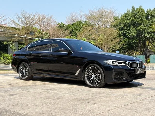 BMW 5 Series 2023 530Li Leading Type Luxury Set exterior photo 3 BMW 5 Series 2023 530Li Leading Type Luxury Set exterior photo 3