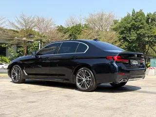 BMW 5 Series 2023 530Li Leading Type Luxury Set exterior photo 4 BMW 5 Series 2023 530Li Leading Type Luxury Set exterior photo 4