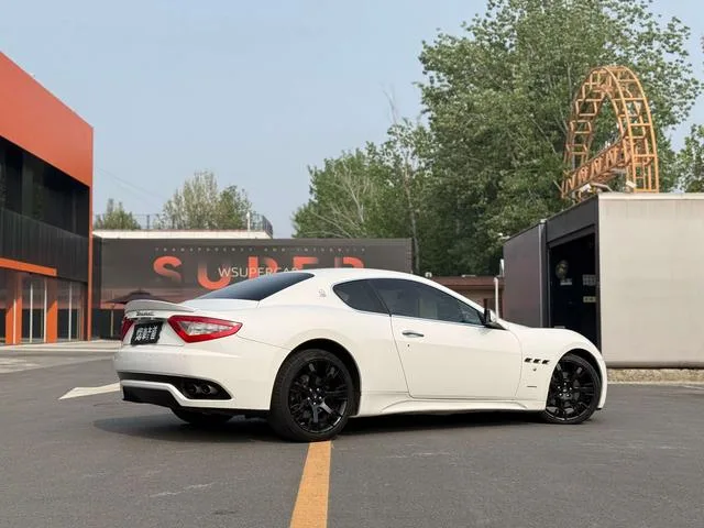 Maserati GranTurismo 2007 4.2L Versión estándar exterior foto 3 Maserati GranTurismo 2007 4.2L Versión estándar exterior foto 3