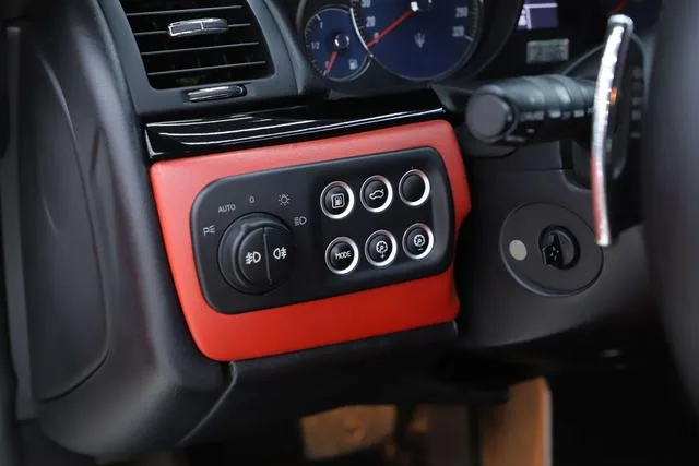 Maserati GranTurismo 2007 4.2L Versión estándar interior foto 12 Maserati GranTurismo 2007 4.2L Versión estándar interior foto 12