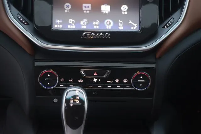 Maserati Ghibli 2014 3.0T Standard Edition interior photo 12 Maserati Ghibli 2014 3.0T Standard Edition interior photo 12