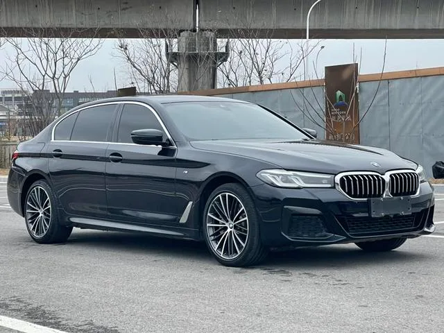 BMW 5 Series 2021 Reforma 530Li Líder M Conjunto deportivo exterior foto 3 BMW 5 Series 2021 Reforma 530Li Líder M Conjunto deportivo exterior foto 3