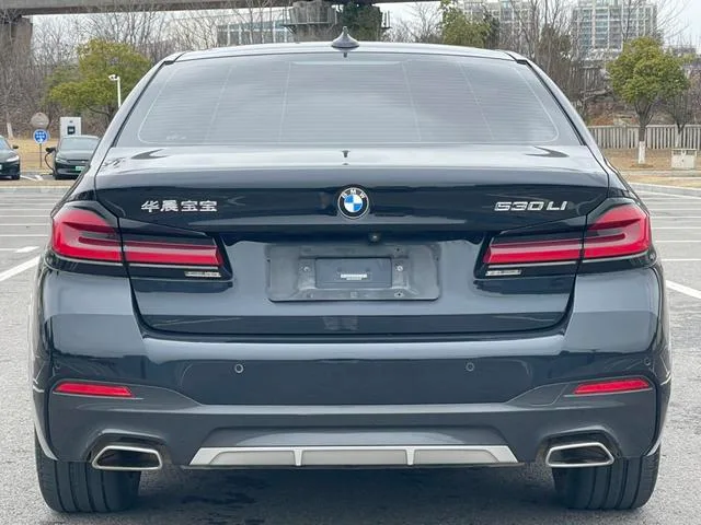 BMW 5 Series 2021 Reforma 530Li Líder M Conjunto deportivo exterior foto 5 BMW 5 Series 2021 Reforma 530Li Líder M Conjunto deportivo exterior foto 5