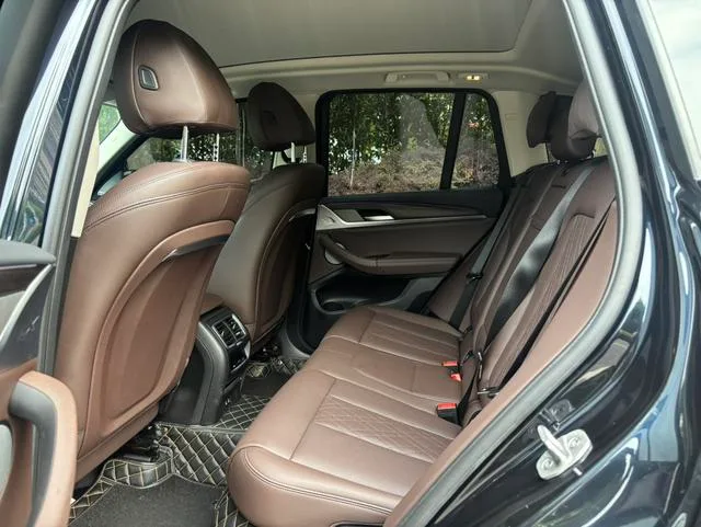 BMW X3 2022 xDrive30i Premium Class M Obsidian Night Suit interior photo 8 BMW X3 2022 xDrive30i Premium Class M Obsidian Night Suit interior photo 8