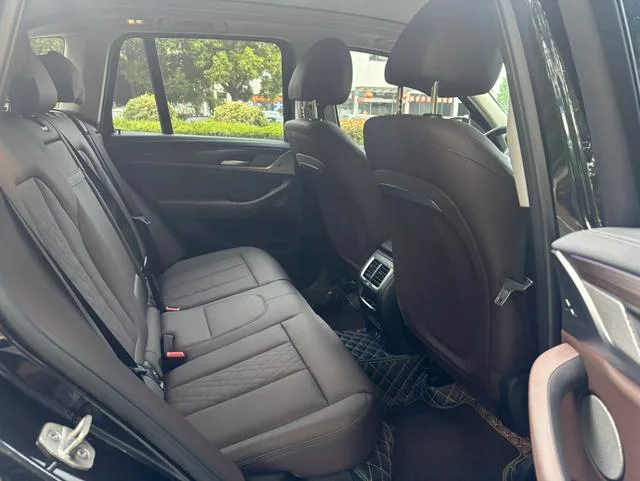 BMW X3 2022 xDrive30i Premium Class M Obsidian Night Suit interior photo 10 BMW X3 2022 xDrive30i Premium Class M Obsidian Night Suit interior photo 10