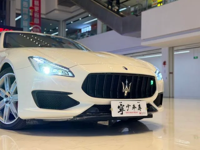 Maserati Quattroporte 2015 3.0T Tipo estándar exterior foto 3 Maserati Quattroporte 2015 3.0T Tipo estándar exterior foto 3