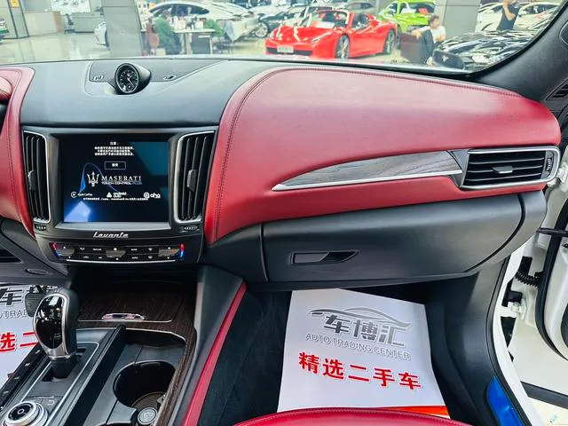 Maserati Levante 2016 3.0T Levante interior foto 12 Maserati Levante 2016 3.0T Levante interior foto 12