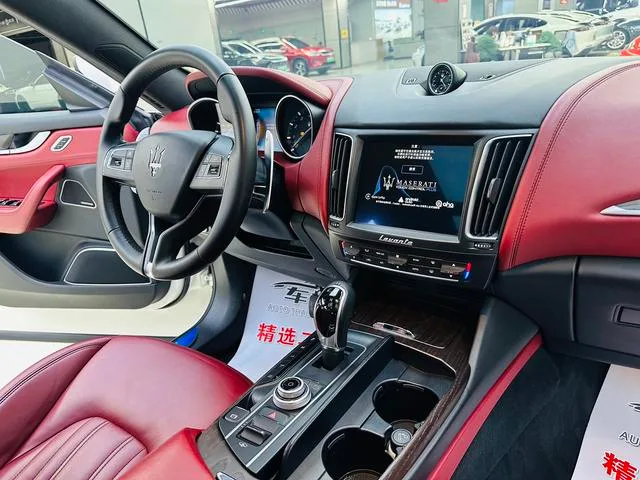 Maserati Levante 2016 3.0T Levante interior foto 13 Maserati Levante 2016 3.0T Levante interior foto 13