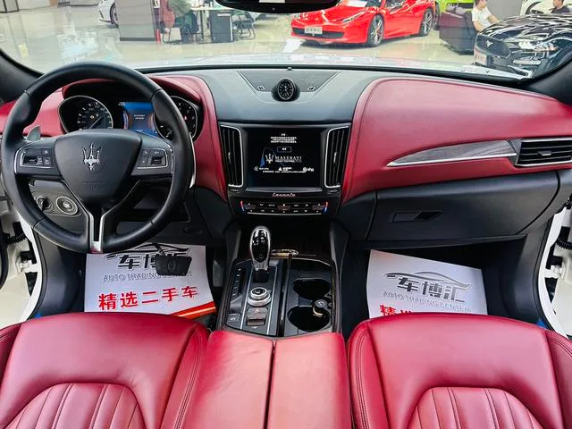 Maserati Levante 2016 3.0T Levante interior foto 14 Maserati Levante 2016 3.0T Levante interior foto 14