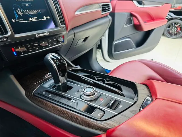 Maserati Levante 2016 3.0T Levante interior foto 17 Maserati Levante 2016 3.0T Levante interior foto 17