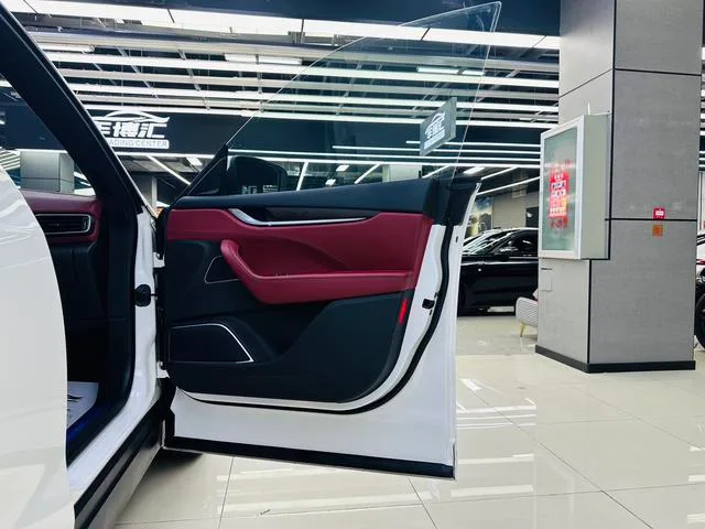 Maserati Levante 2016 3.0T Levante interior foto 18 Maserati Levante 2016 3.0T Levante interior foto 18